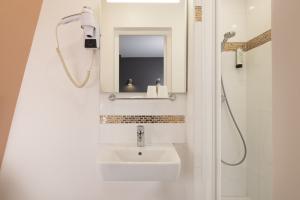 Hotel Paris Legendre